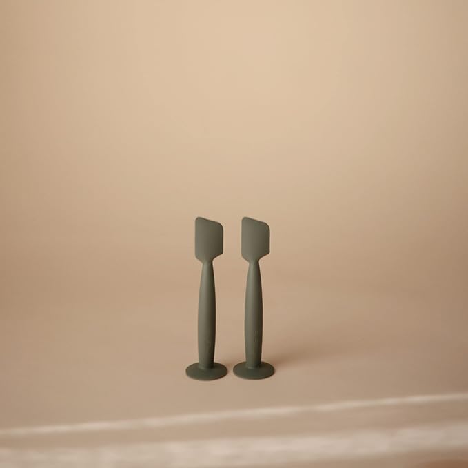 mushie Diaper Cream Applicator Soft Silicone with Suction Base (Dried Thyme)