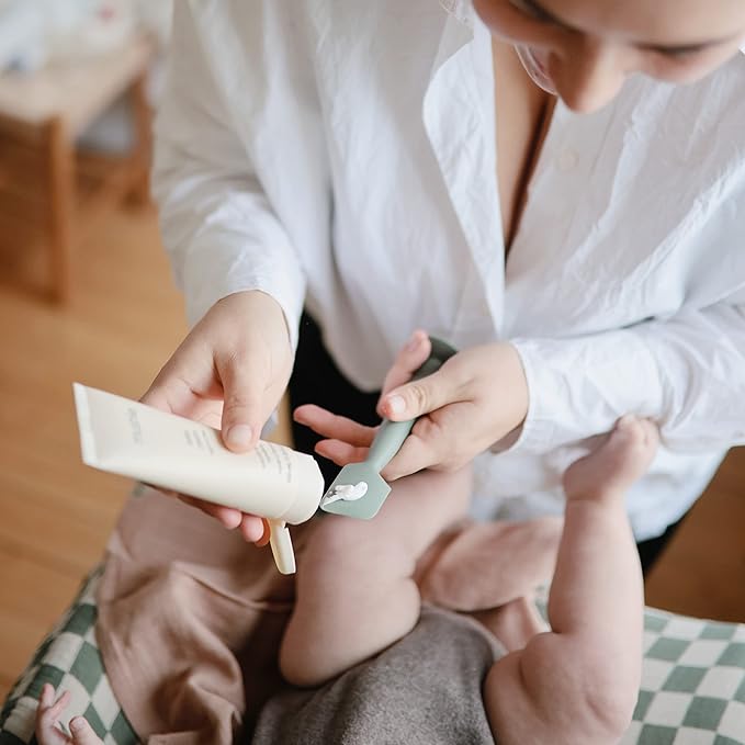 mushie Diaper Cream Applicator Soft Silicone with Suction Base (Cambridge Blue)