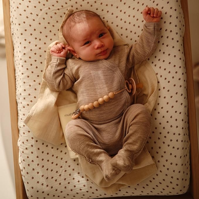 mushie Extra Soft Muslin Fitted Changing Pad Cover (Natural Stripe)