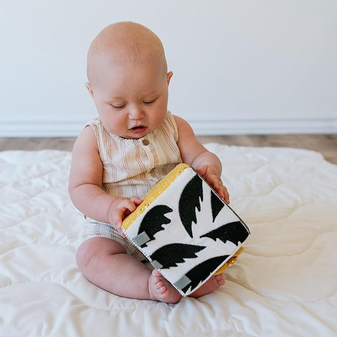 Wee Gallery Soft Block, Baby Sensory Toy with High-Contrast Graphics, Organic Soft Fabric Soft Blocks, Crinkle Flap and Textures, Tummy Time Activity for Babies and Toddlers - Jungle