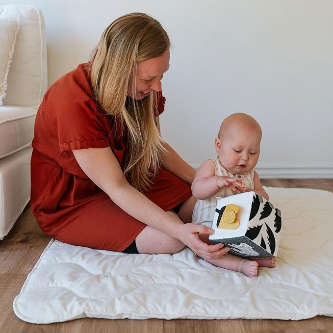 Wee Gallery Soft Block, Baby Sensory Toy with High-Contrast Graphics, Organic Soft Fabric Soft Blocks, Crinkle Flap and Textures, Tummy Time Activity for Babies and Toddlers - Jungle